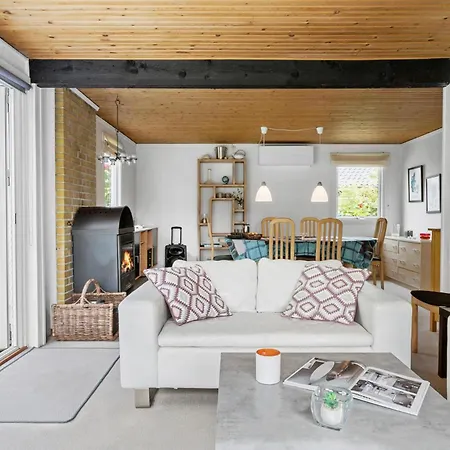 3 Bedroom Cozy In Juelsminde Дом отдыха